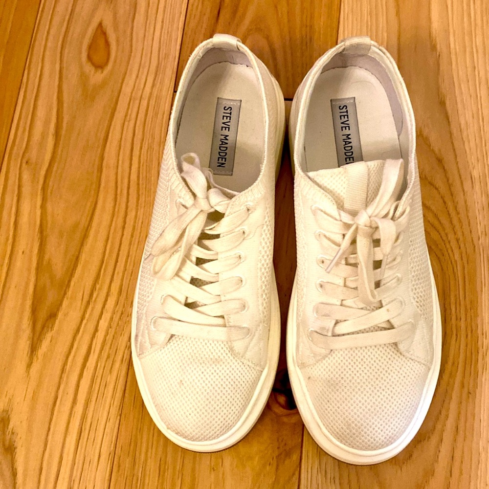 White Steve Madden tennis shoes